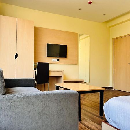 Golden Square - Kolkata Airport Hotel Екстериор снимка