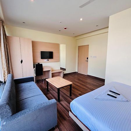Golden Square - Kolkata Airport Hotel Екстериор снимка