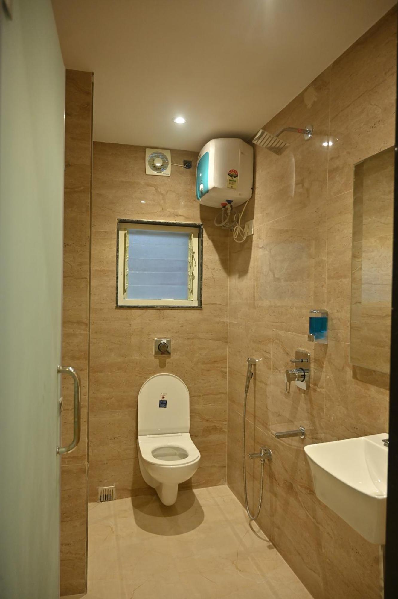 Golden Square - Kolkata Airport Hotel Екстериор снимка