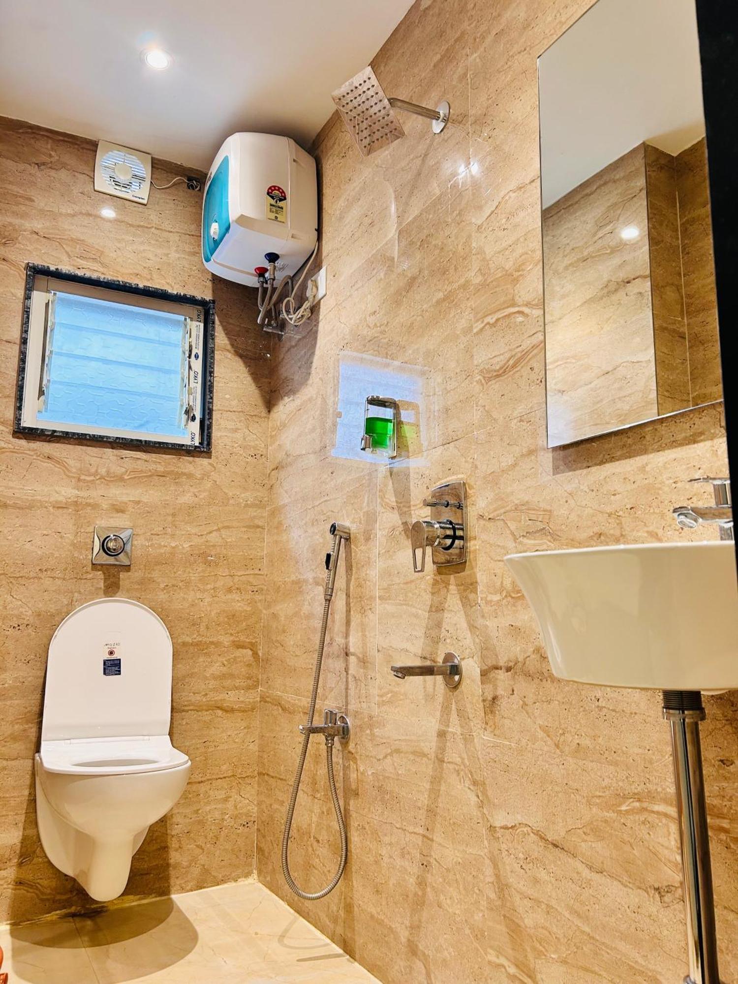 Golden Square - Kolkata Airport Hotel Екстериор снимка