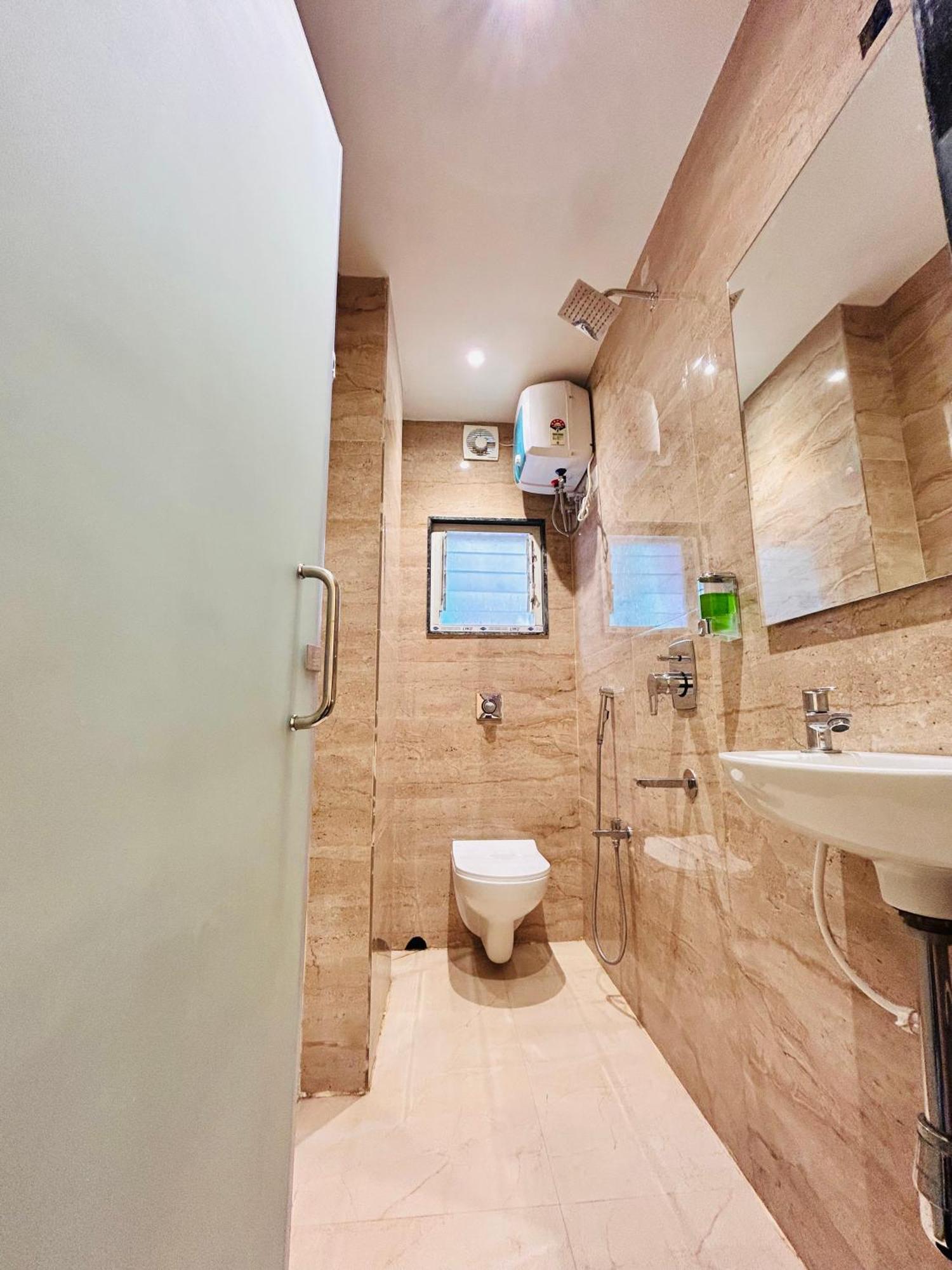 Golden Square - Kolkata Airport Hotel Екстериор снимка