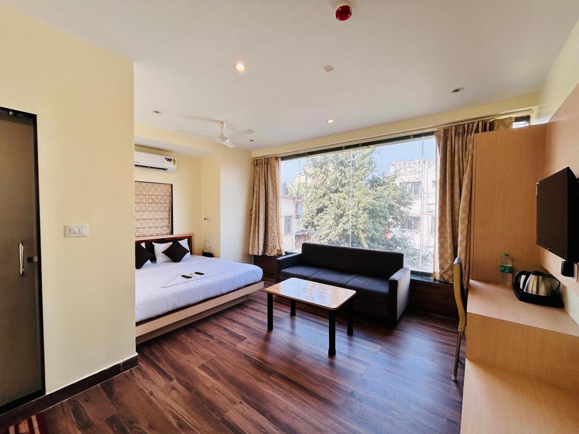 Golden Square - Kolkata Airport Hotel Екстериор снимка