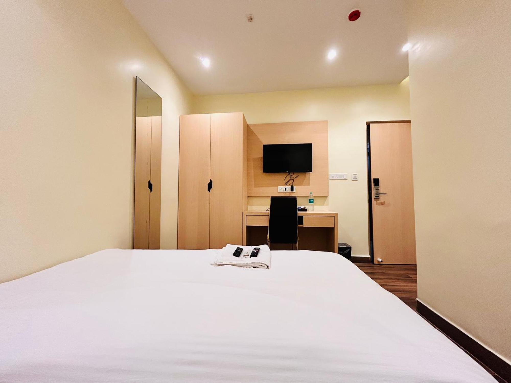 Golden Square - Kolkata Airport Hotel Екстериор снимка