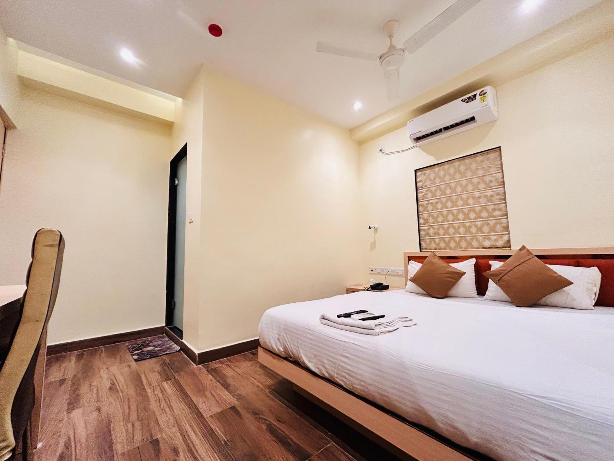 Golden Square - Kolkata Airport Hotel Екстериор снимка