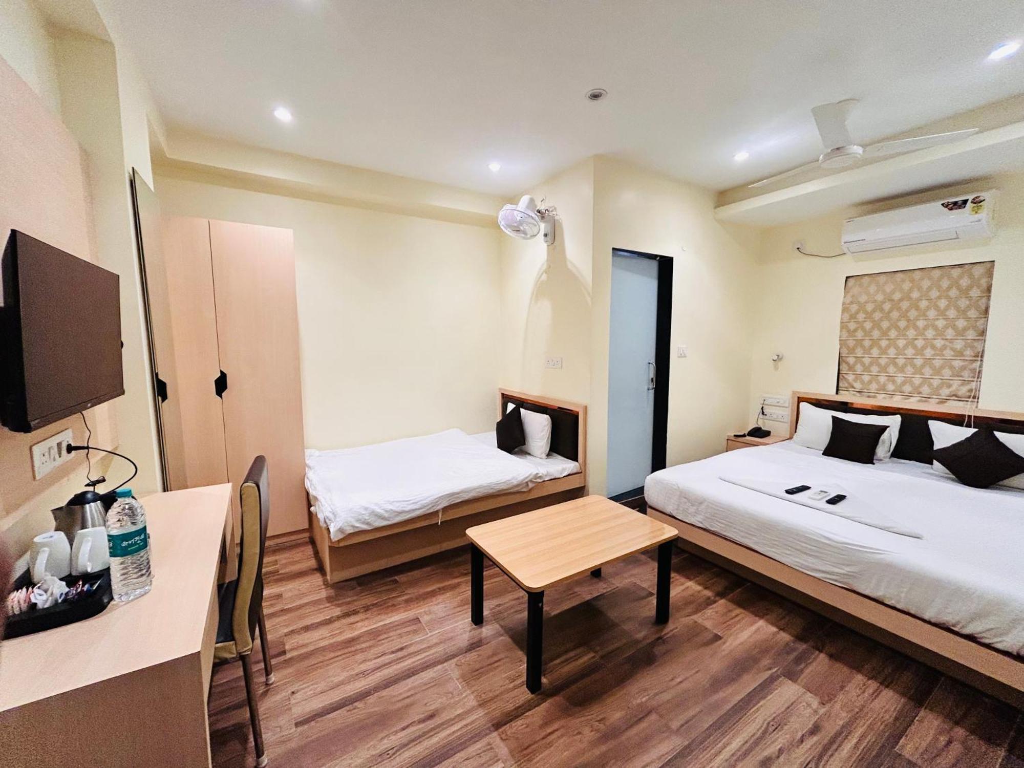 Golden Square - Kolkata Airport Hotel Екстериор снимка