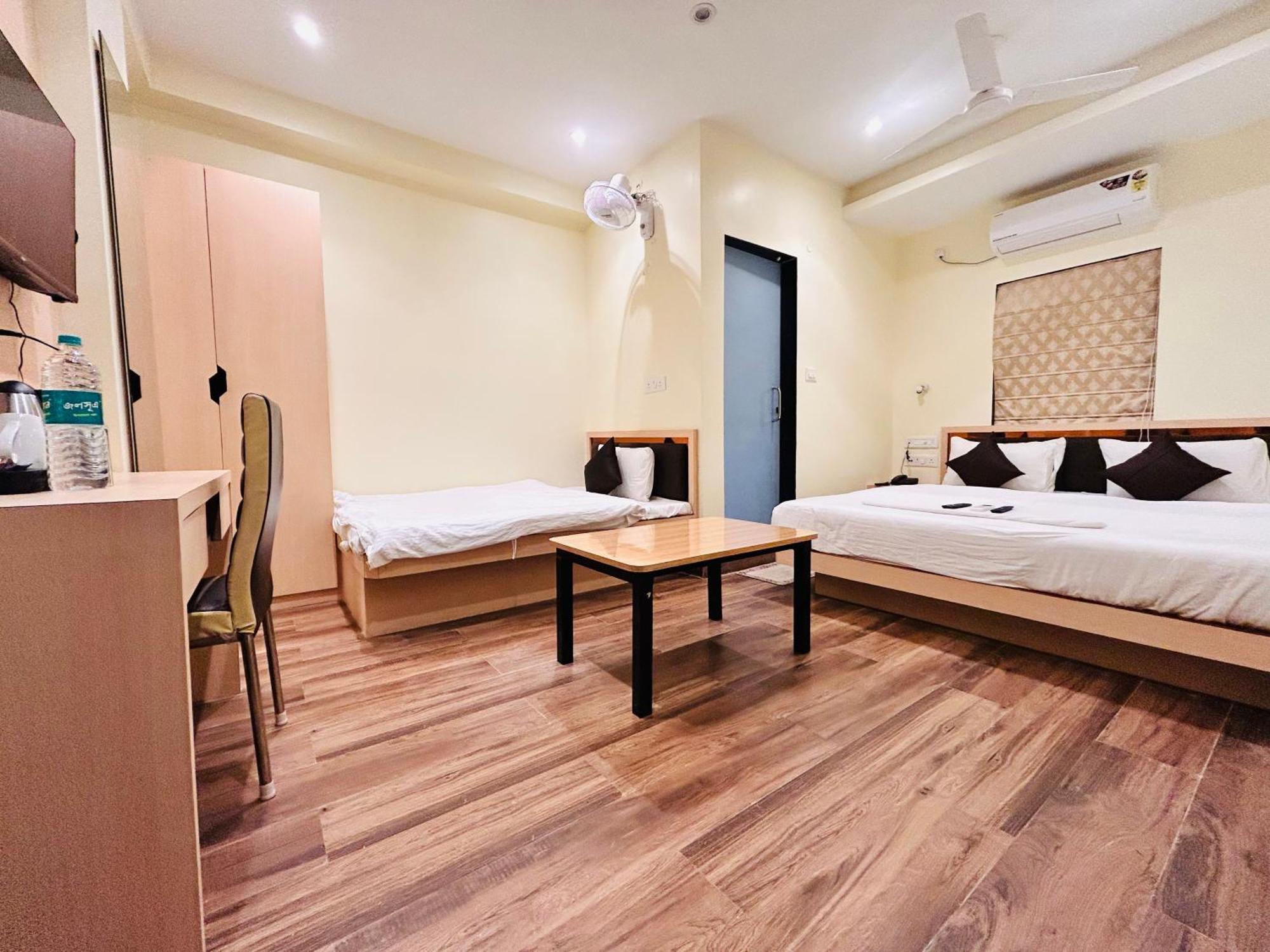 Golden Square - Kolkata Airport Hotel Екстериор снимка