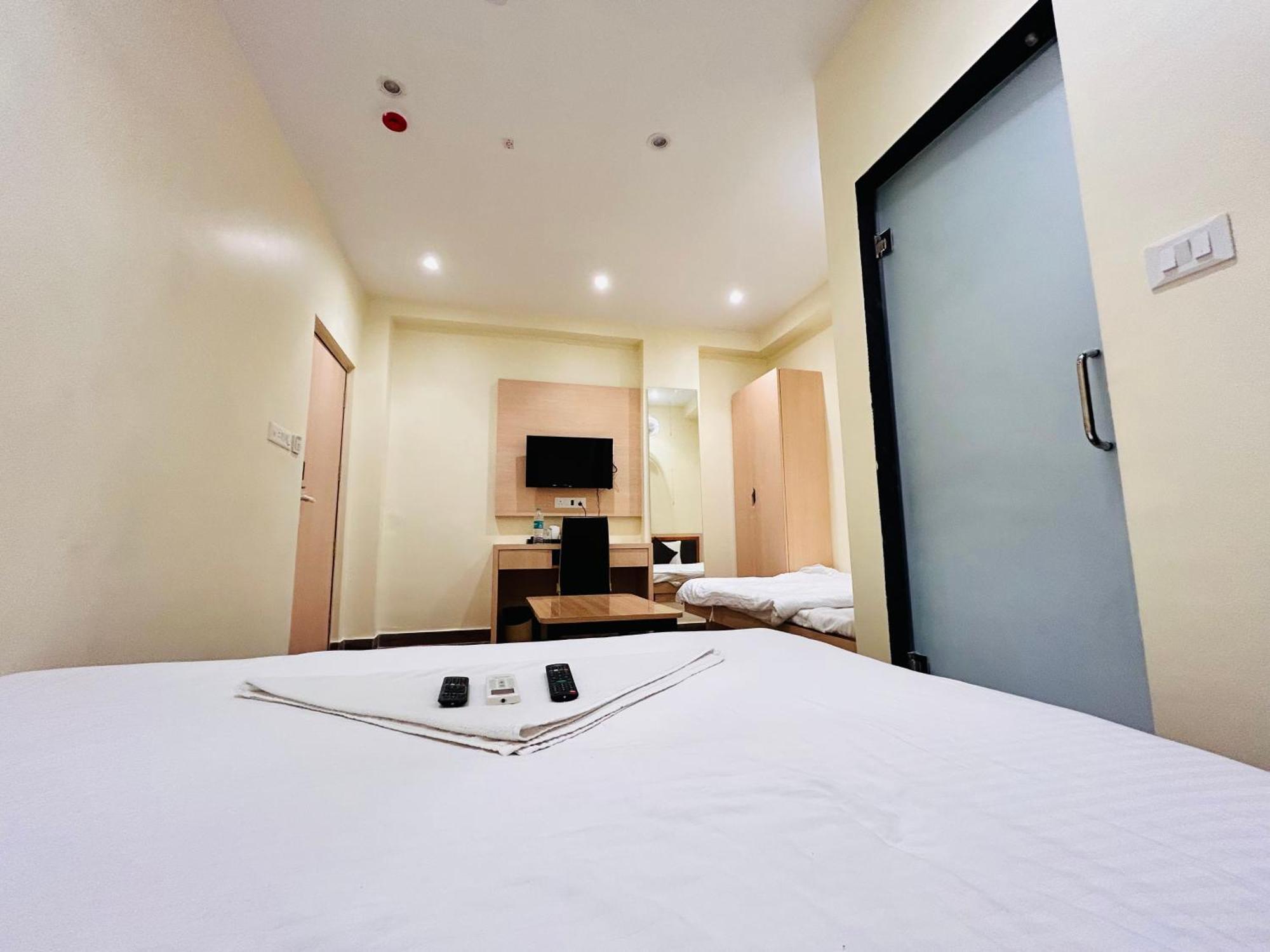 Golden Square - Kolkata Airport Hotel Екстериор снимка