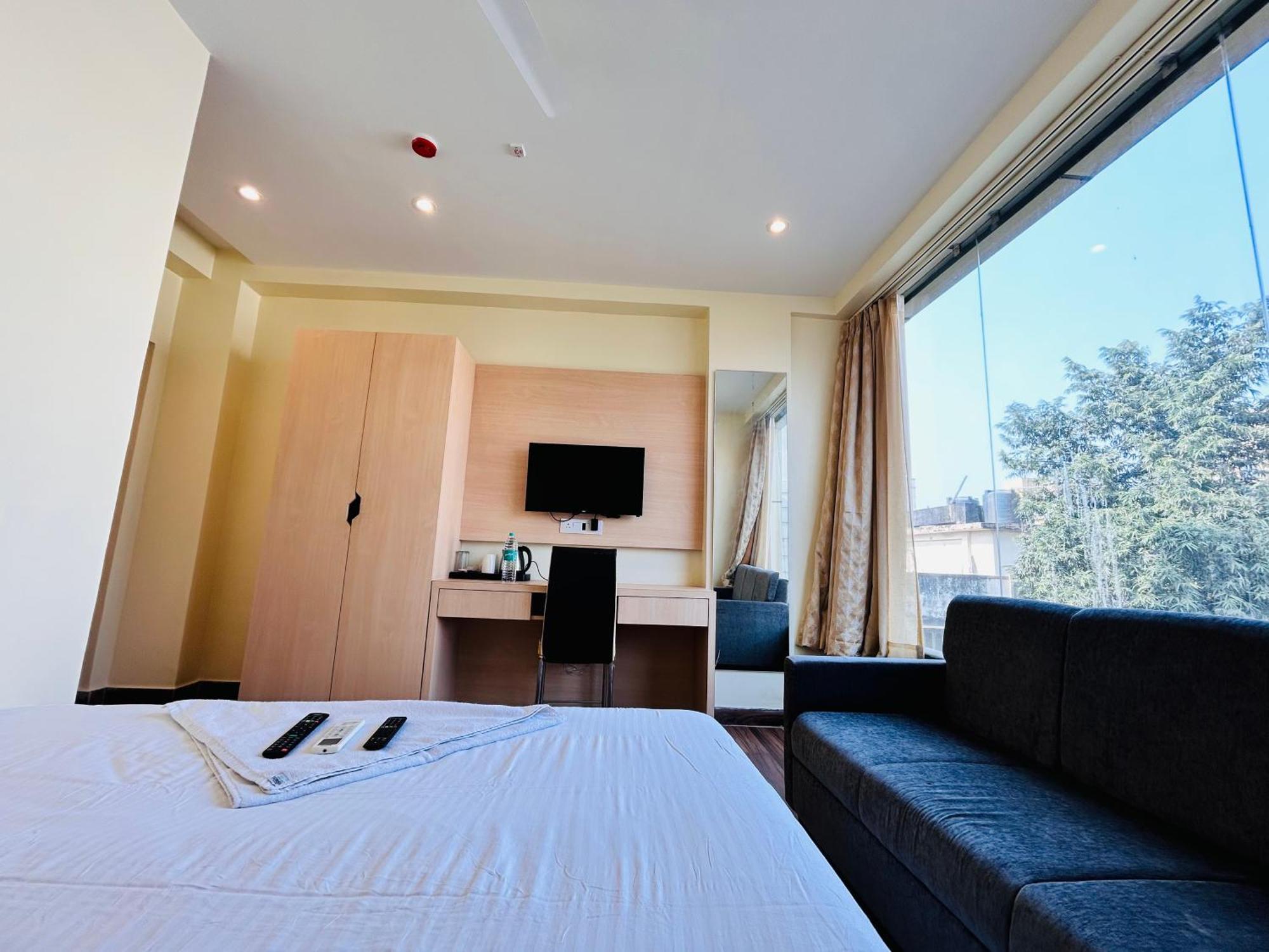Golden Square - Kolkata Airport Hotel Екстериор снимка