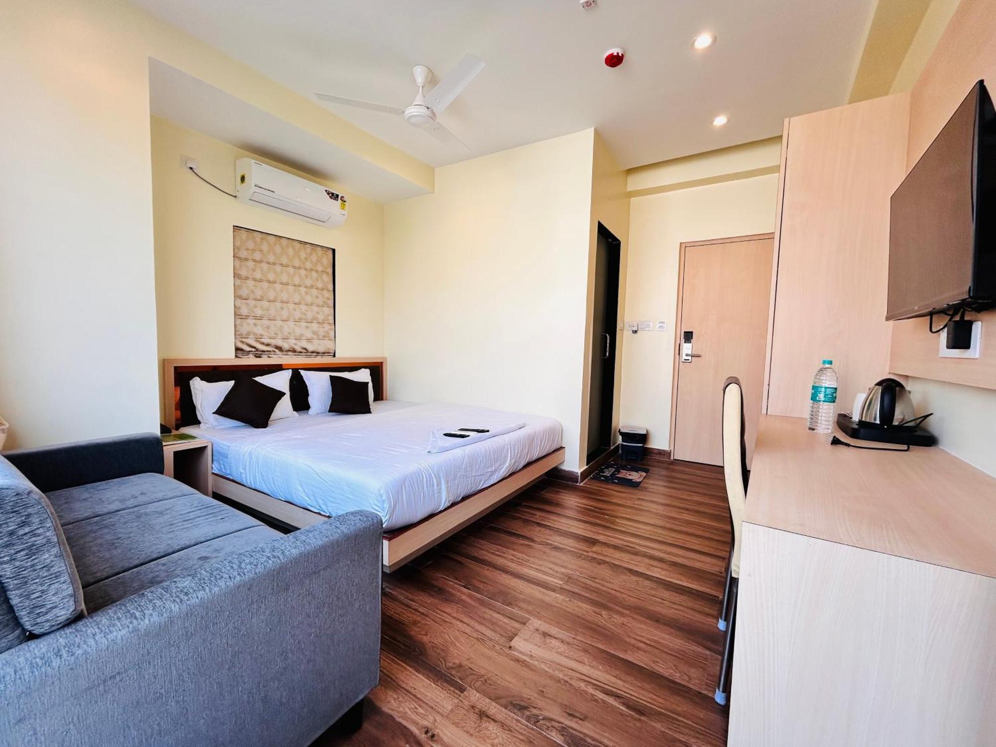 Golden Square - Kolkata Airport Hotel Екстериор снимка