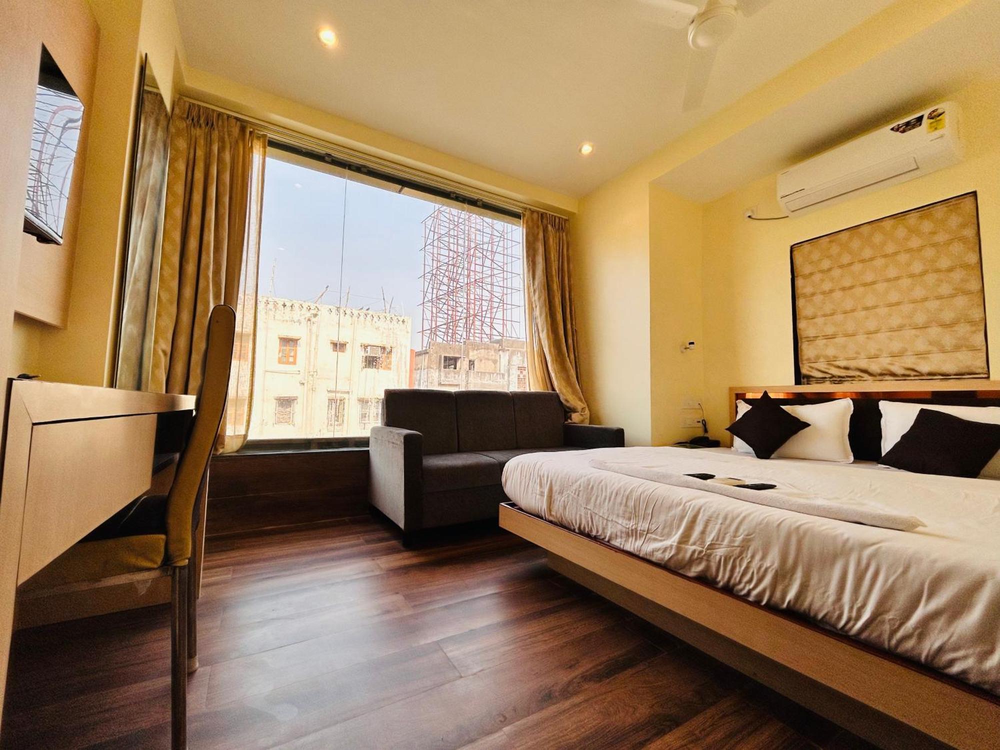 Golden Square - Kolkata Airport Hotel Екстериор снимка